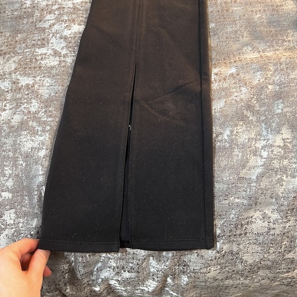 Alo Airbrush High-Waist Flutter Legging - Picture 5 of 5